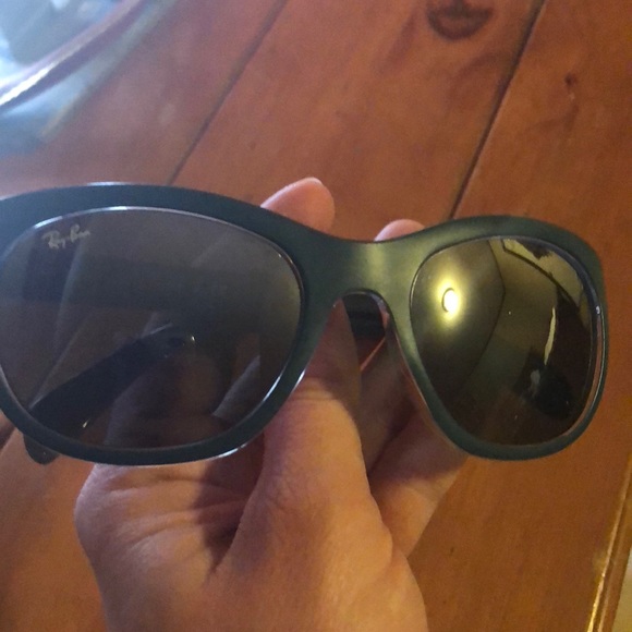 Ray-Ban sunglasses - Picture 4 of 5
